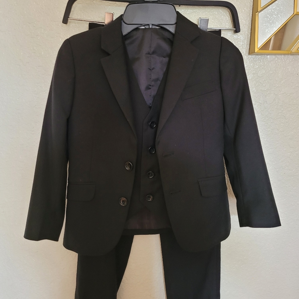 Size 6 suit for liile boys